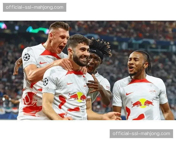 柏林联合对阵勒沃库森场边故事：主队门将多次做出关键扑救，成功零封对手展现防守韧性