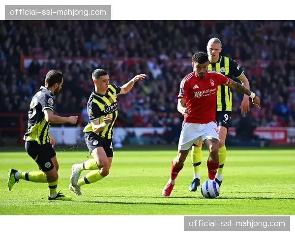 英超关键战：曼城3-1客胜阿森纳登顶，福登、哈兰德破门。