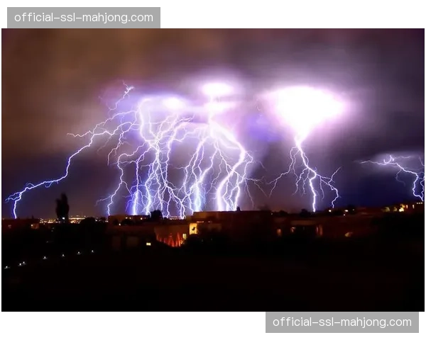 乌迪内斯VS莱切,下半场因极端天气中断半小时 乌迪内斯VS莱切,下半场因极端天气中断半小时