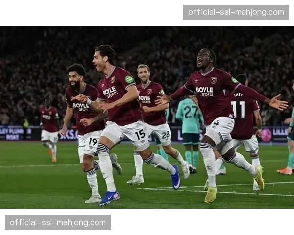 西汉姆联4-0狼队：铁锤帮主场大胜，莫耶斯战术调整见效